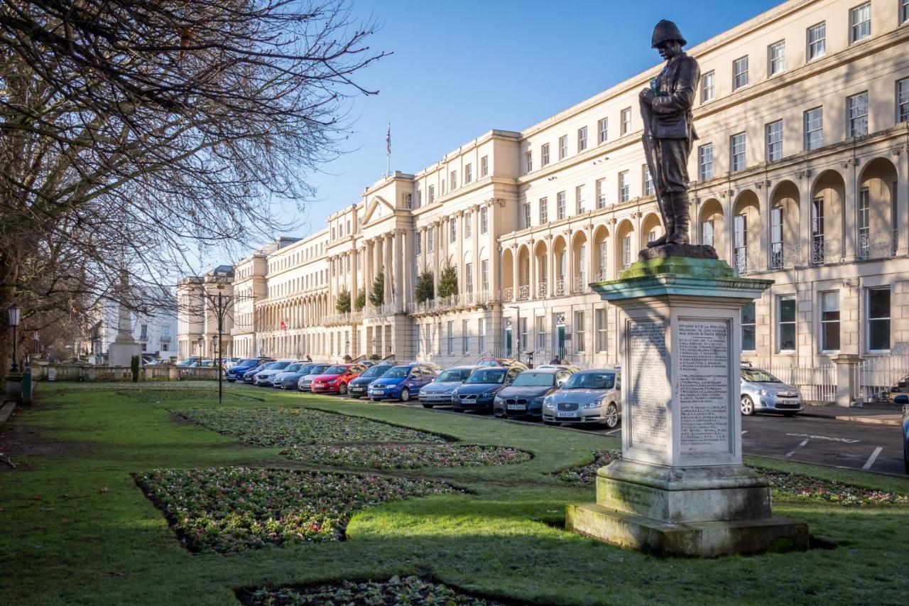 Elliot Oliver - Modern 2 Bedroom Town Centre Apartment Cheltenham Exterior photo